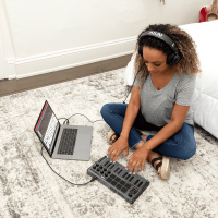 Akai Professional MPK Mini MkIII Grey - Vue 10